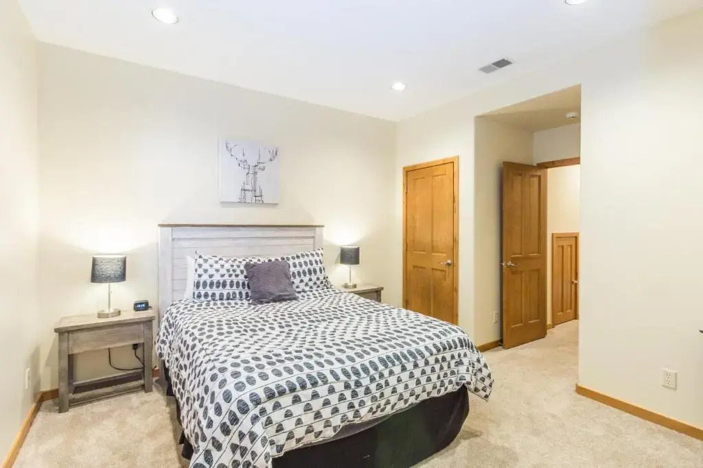 Elkhorn Townhome 1947 Townhouse