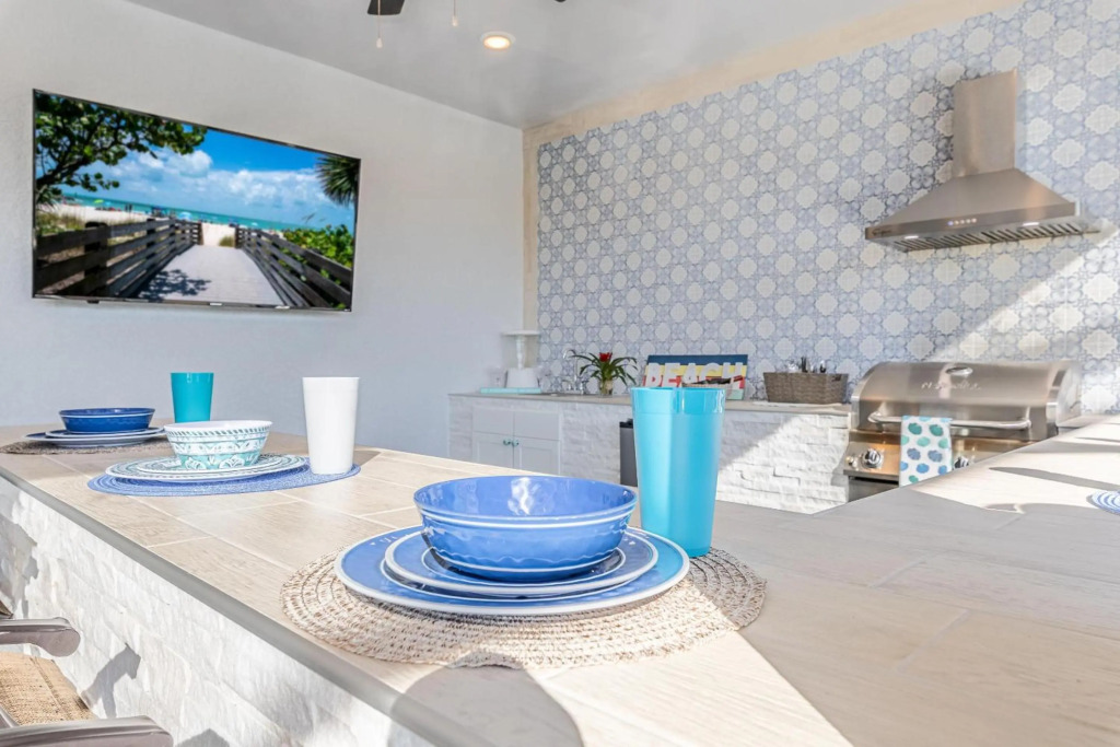 Freshwater Canal Villa with Heat Pool - Villa Homeport - Roelens Vacations