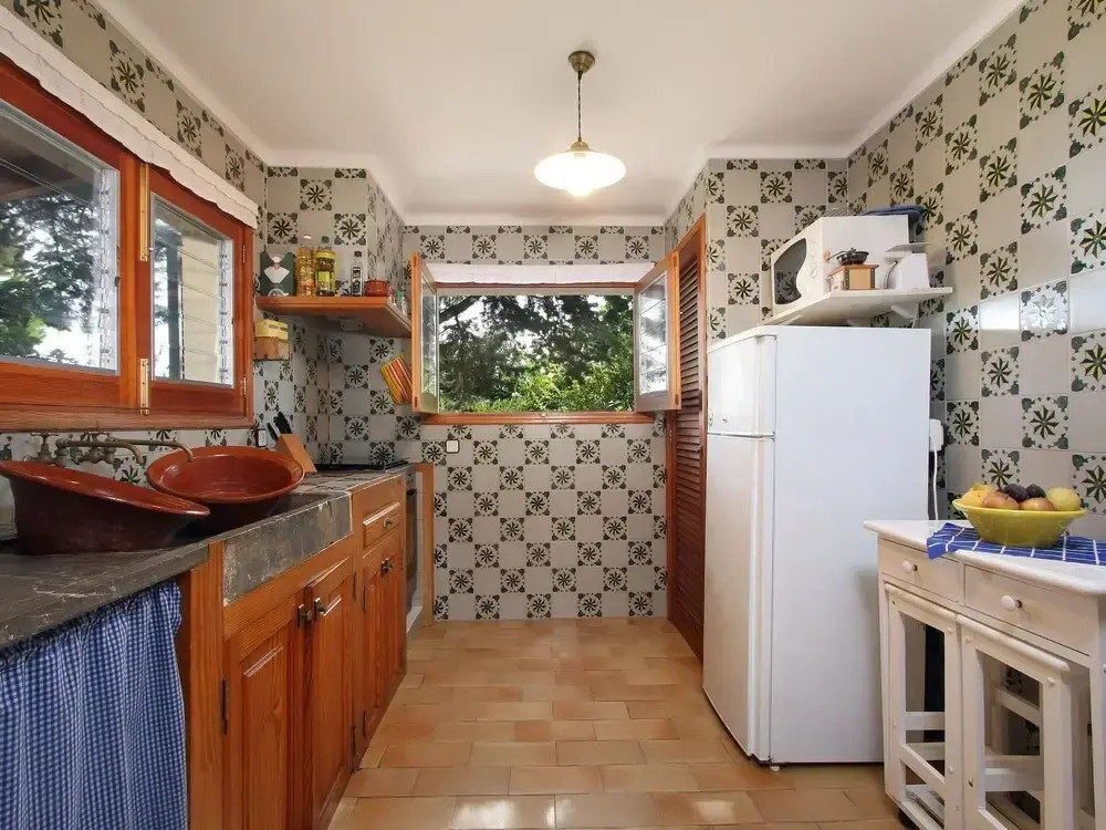 Cozy House Surrounded by Forest With Private Pool, 7 km From the sea