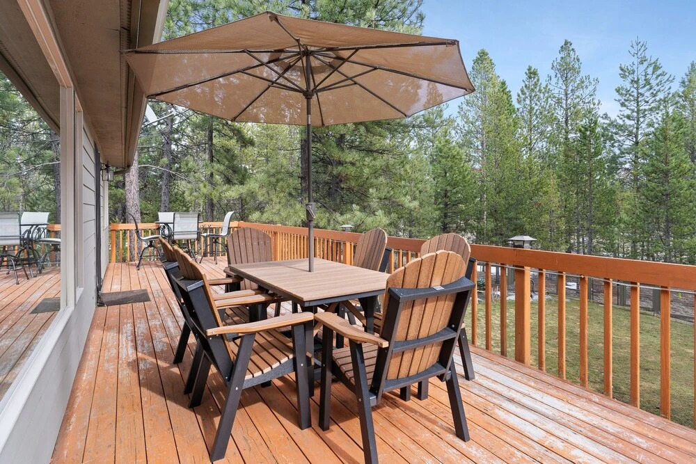 Super Coop 5 Bedroom Home by RedAwning, Bend