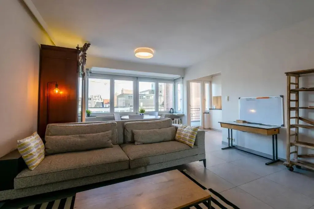 Modern Apartment with Free Parking
