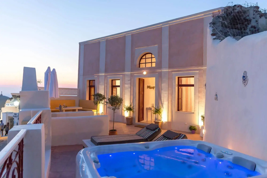 Oia Mansion
