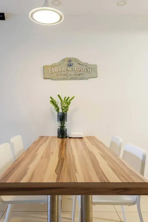 Gugel Waves Seaview 4BR Family Aparts