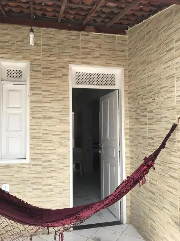Casa em residencial, mobiliada para temporada.