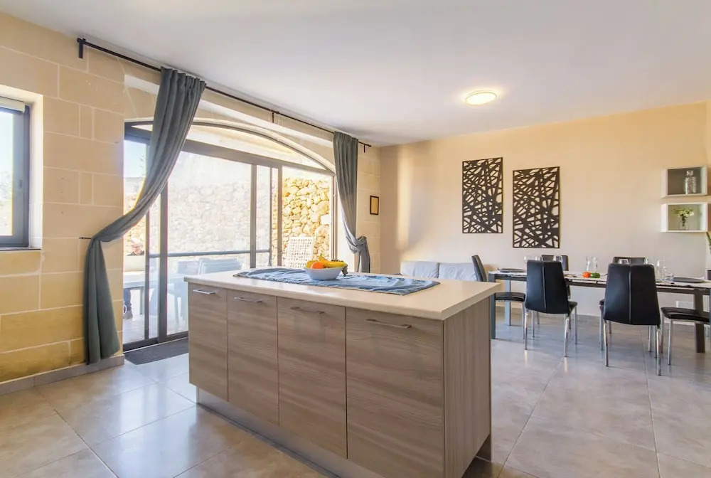 TaSiku Gozitan villa Pool & hot tub - Happy Rentals