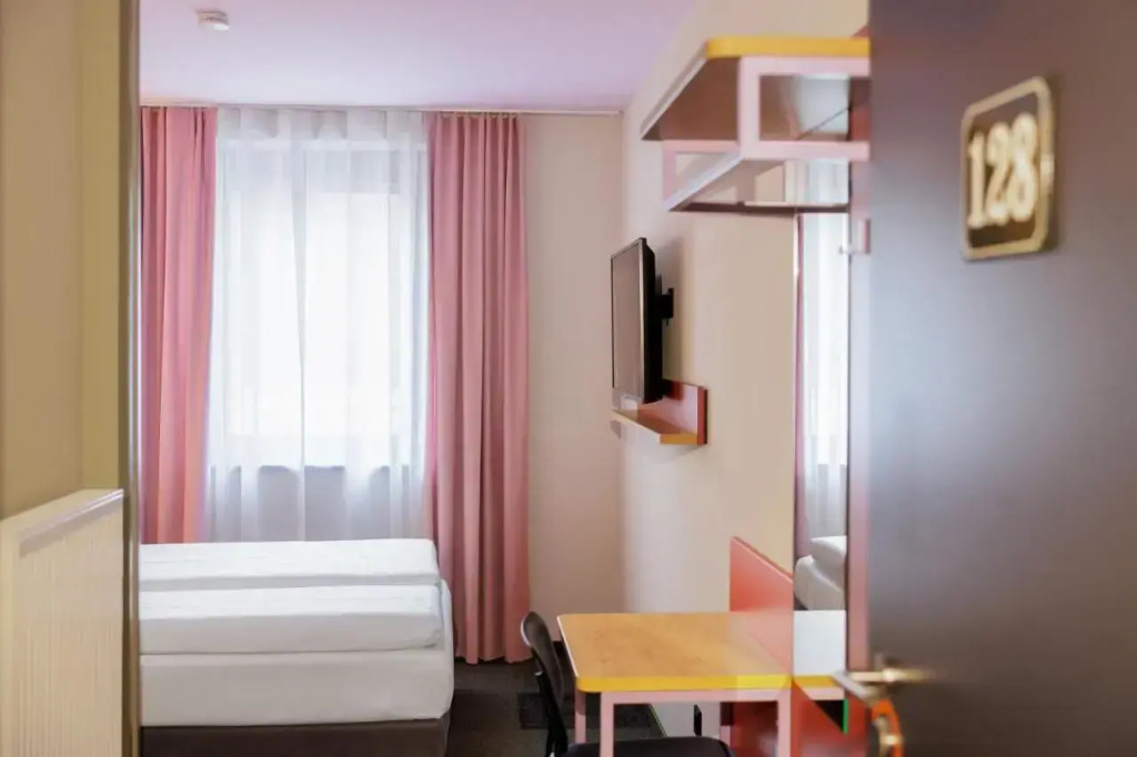 Mc Dreams Hotel Wuppertal City - 20 Min From Dusseldorf