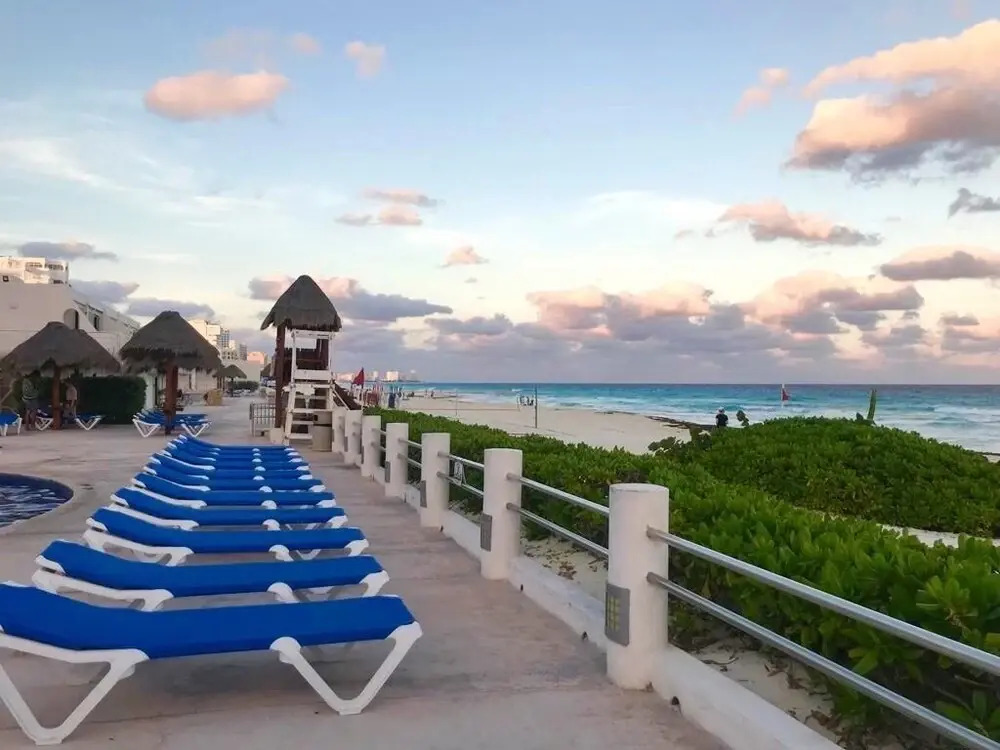 Beach Paradise with wifi/AC Close to Everything