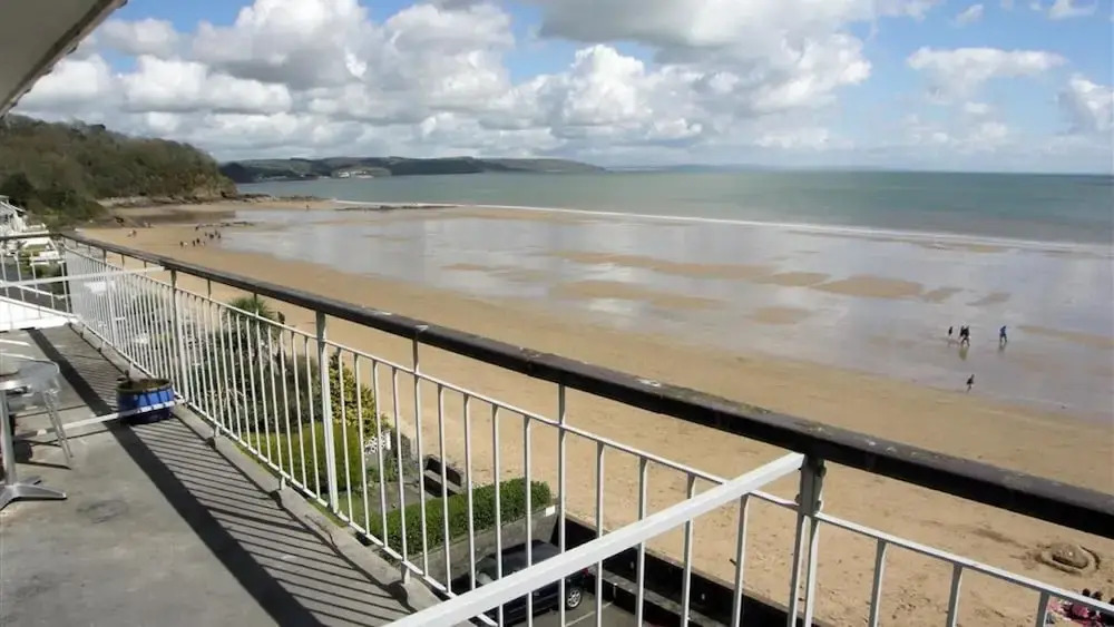 Beach Court 35