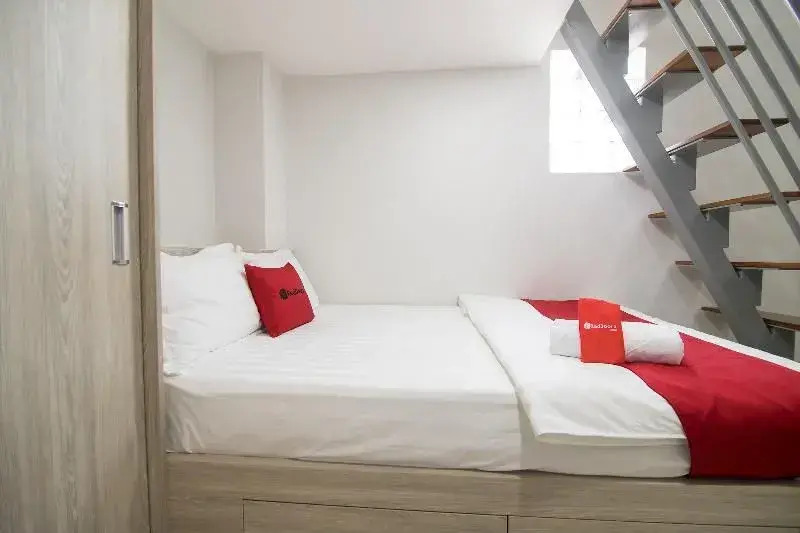 RedDoorz Premium near E-Town 3