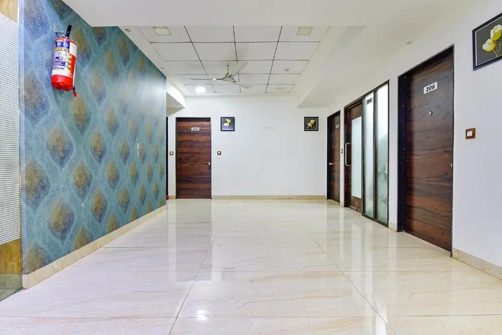 Fabhotel Acropole Inn