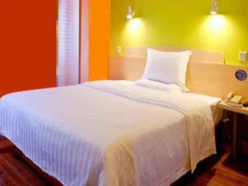 7 Days Inn Luoyang Wangcheng Avenue Shenglong Square Branch
