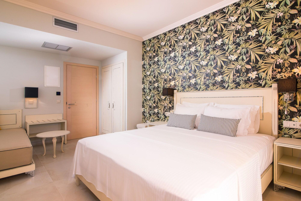 Neikos Luxury Suites