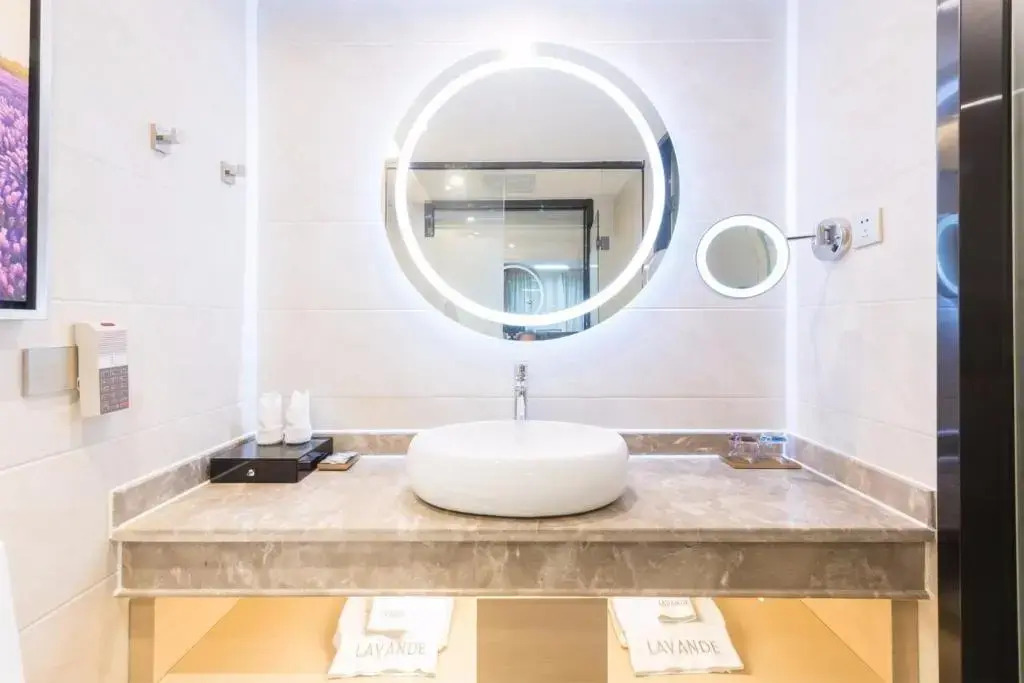 Lavande Hotel HeYuan Dongyuan