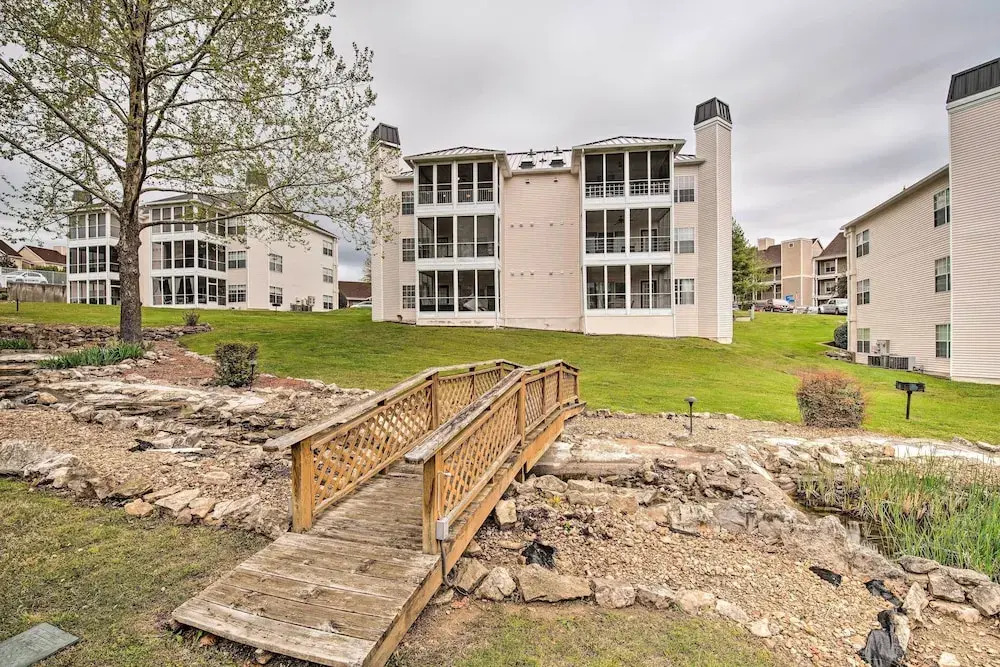 Cozy + Deluxe Branson Condo w/ Covered Balcony