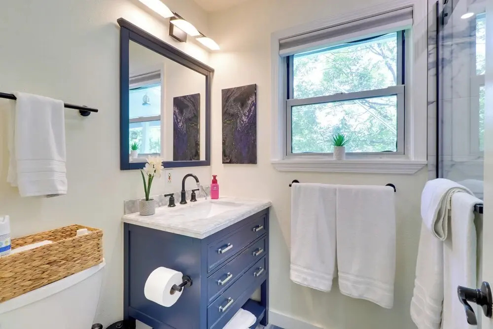1 Mi to Dtwn + Fenced Yard: Georgetown Getaway!