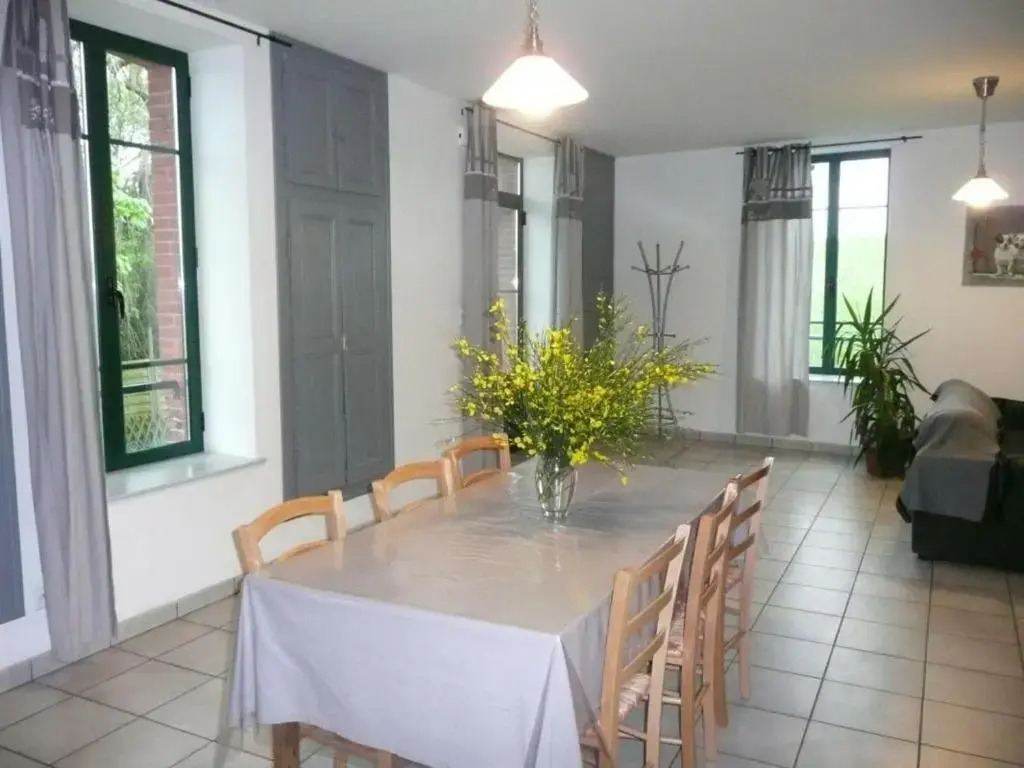 Gîte spacieux en campagne avec jacuzzi, sauna et jeux extérieurs - FR-1-496-52