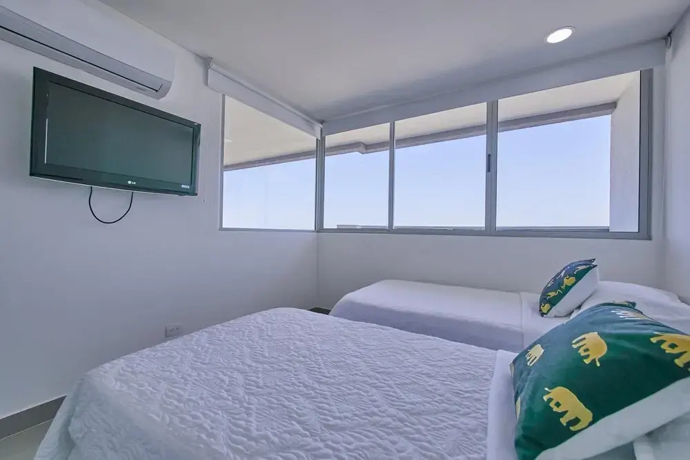 Artsy Oceanview Condo W Incredible Rooftop Pool