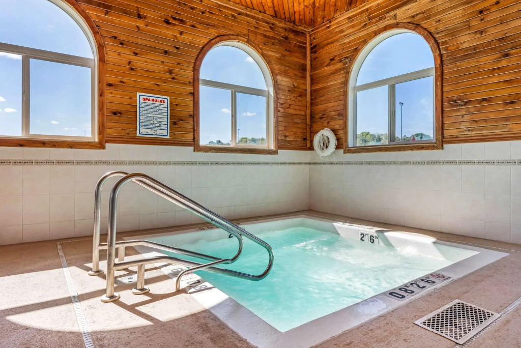 Comfort Inn & Suites near Route 66