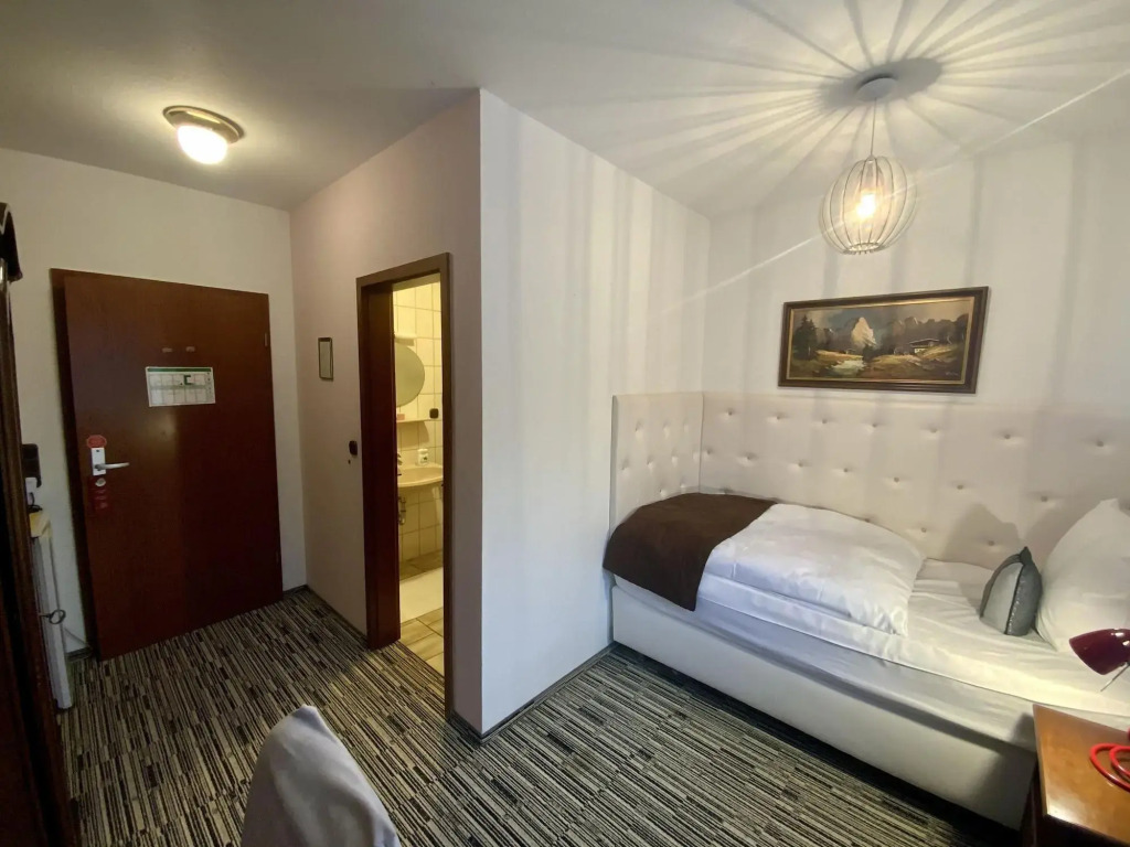 Hotel Attaché