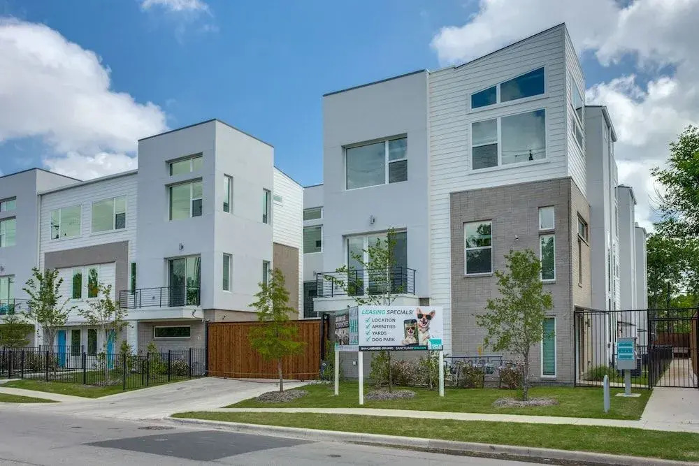 Upscale 2 bedroom Dallas TownHome