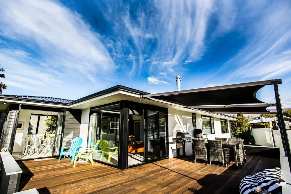 Wanaka Lakefront Gem