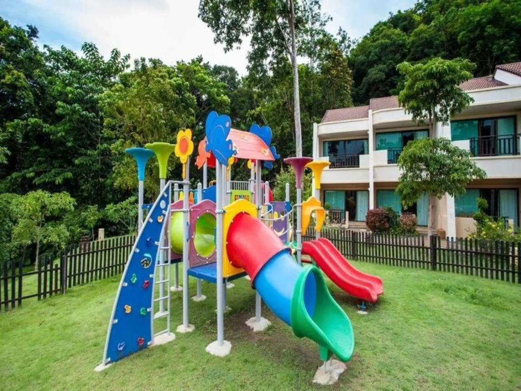 Hotel and Beach Bungalow at Lanta Resort