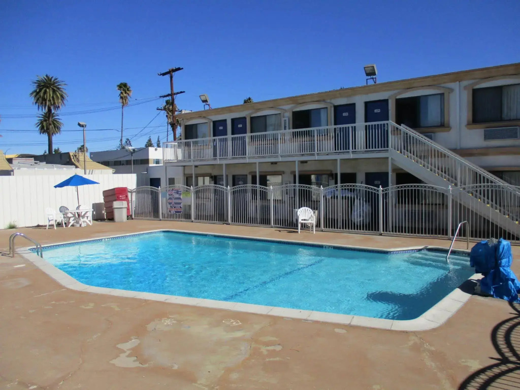 Motel 6 Canoga Park, CA