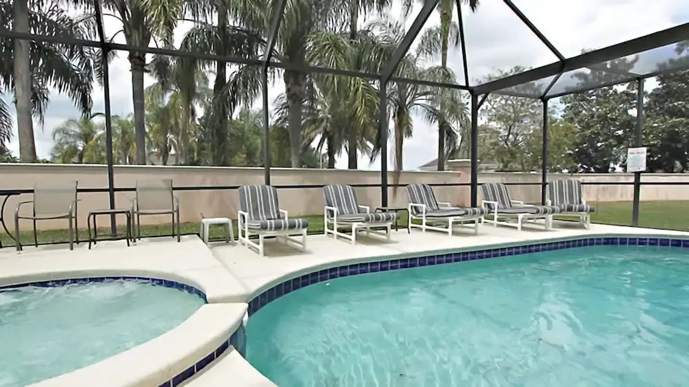 6 bedroom home in Windsor Palms