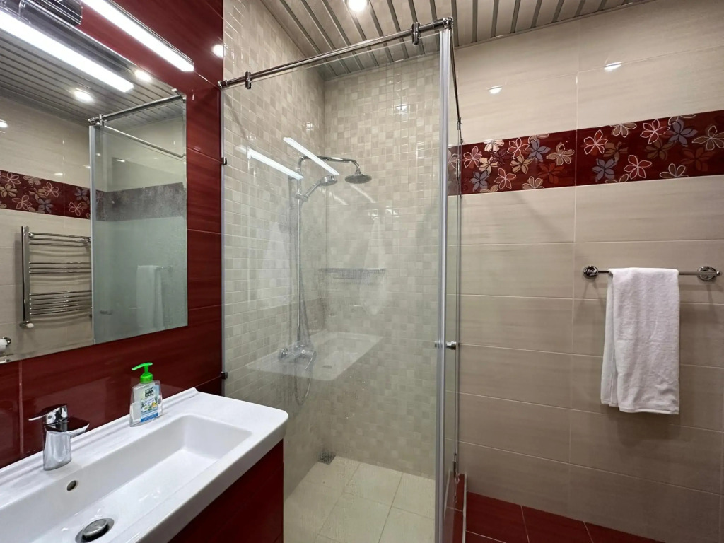 Kajaznuni Street, 3 bedrooms Luxury & Unique apartment QA444