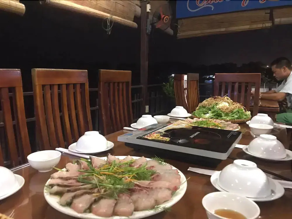 Vinh Gia Airport Lake View Hostel
