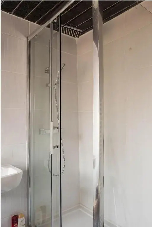BIRMINGHAM SOUTHFIELD HOUSE 3 BEDROOMS WITH 7 BEDS great motorway links M5 M6 M42 A38 A34