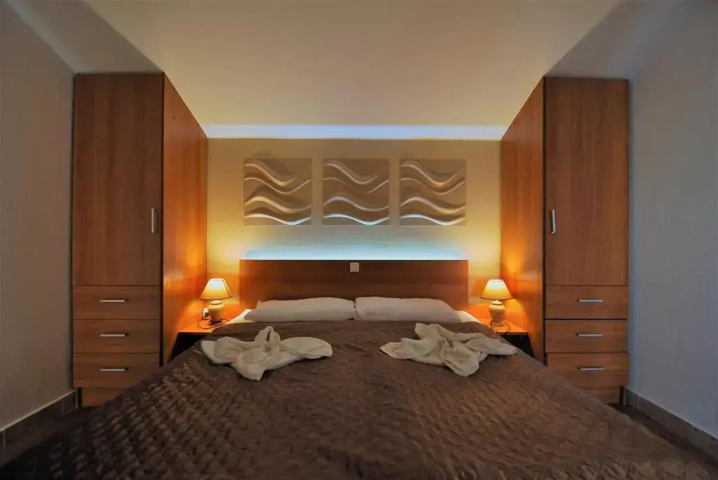 Nautica Apartments