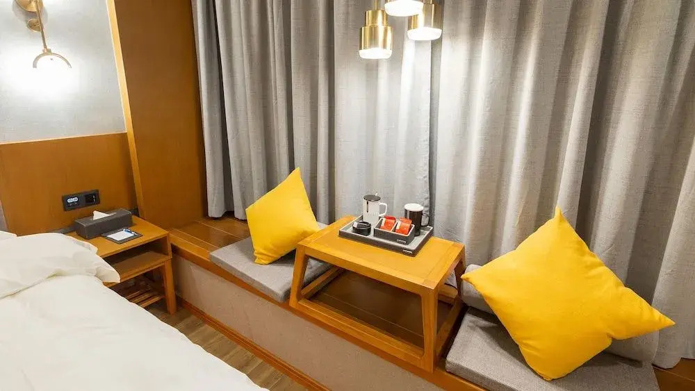 CEO· Ding Hao Hotel (Yiwu Bay Village Night Store)