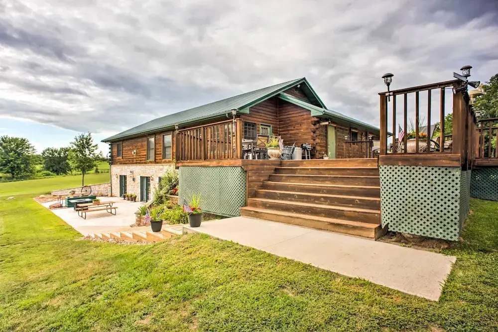 Rustic Keosauqua Gem: Fire Pit & Lake Sugema Views