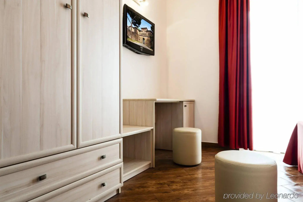 Simon Hotel