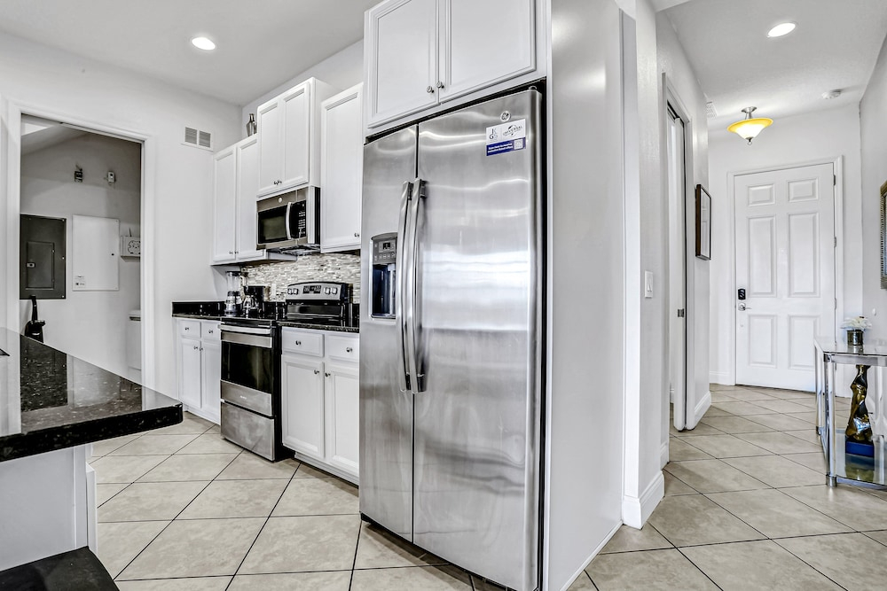 Dog-friendly Townhome With Private Pool, Screened Lanai, Fast Wifi, W/d, AC