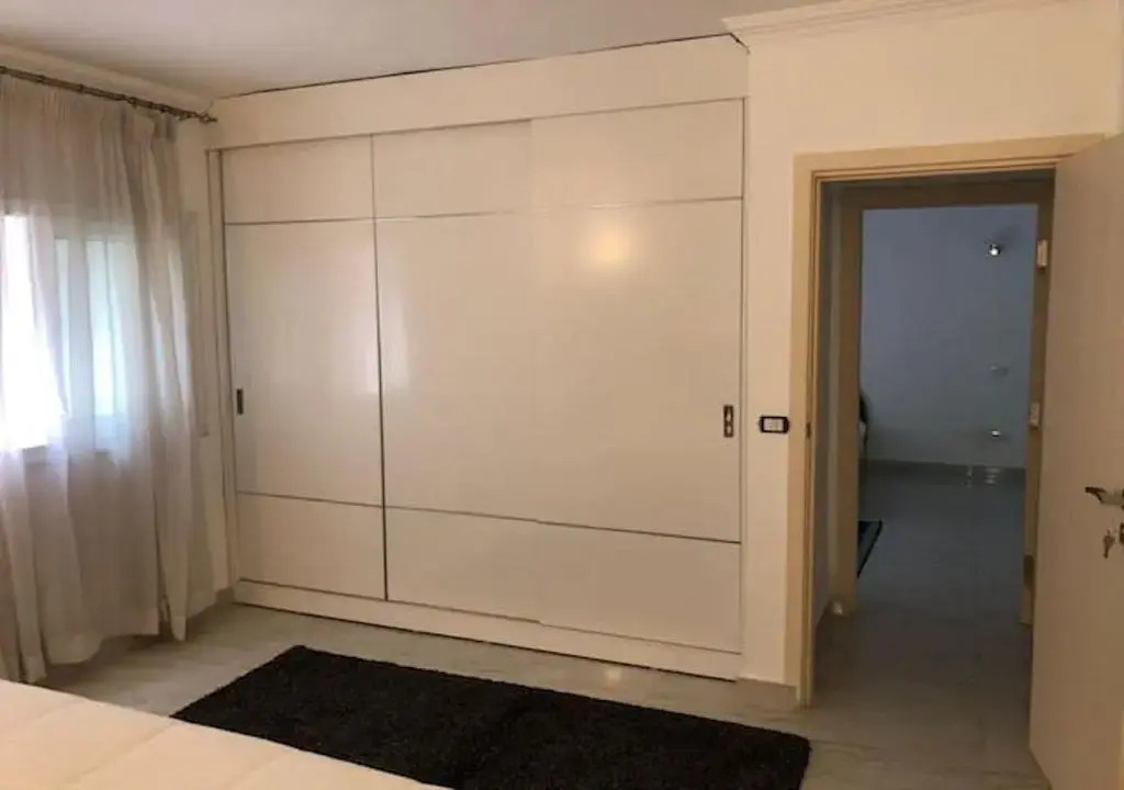 Modern 3 Bedroom Apartment Walk to Cafés & Bookstores