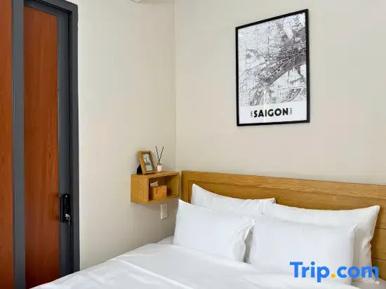 LYLAC Home Saigon COG - Tranquil City Center Wabi Sabi 3BR Townhouse in D1