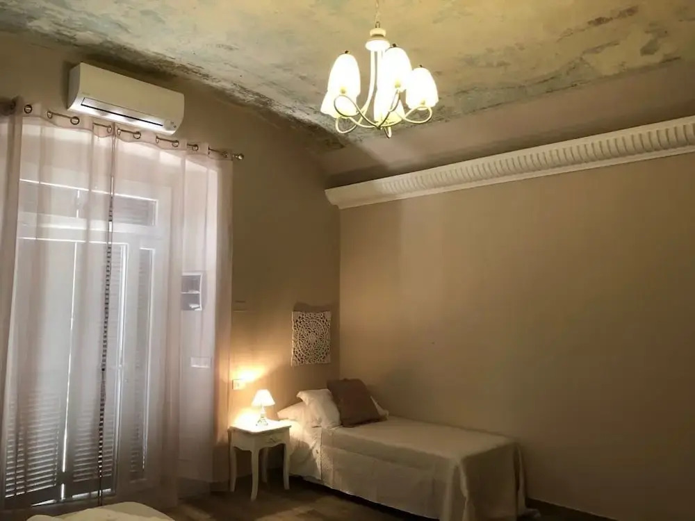 CERNAIA ROOM