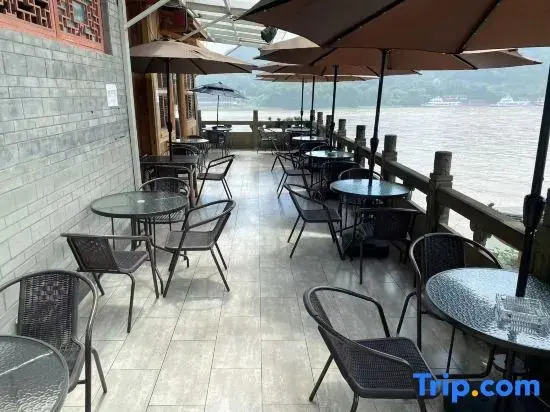 Yue Leshan River View Hotel(Shangzhongshun commercial street branch)