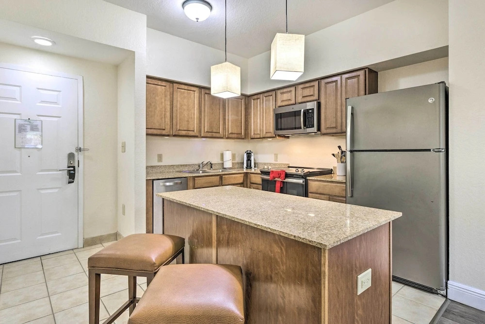 Disney Good Neighbor Resort Condo < 4 Mi to Wdw!