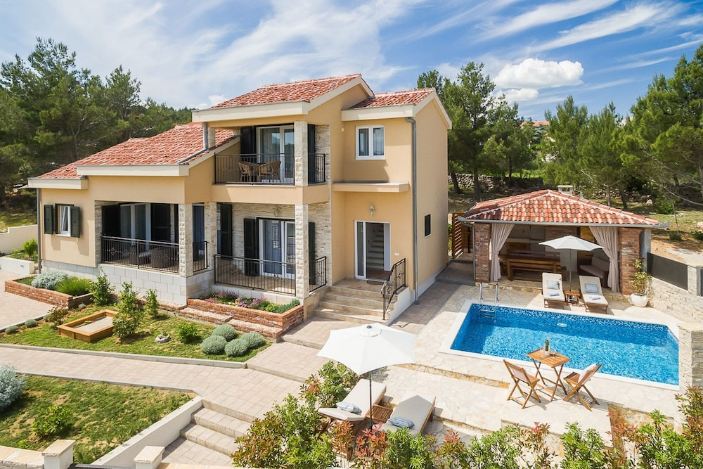 Seafront Villa Noah with heated pool