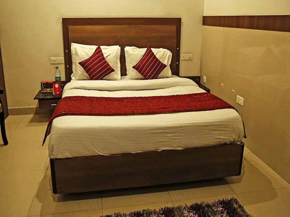 Capital O 4302 Hotel Imperial Lodge
