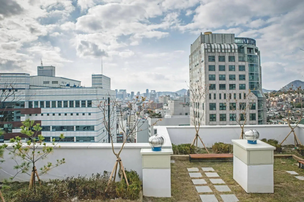 D Seven Suites