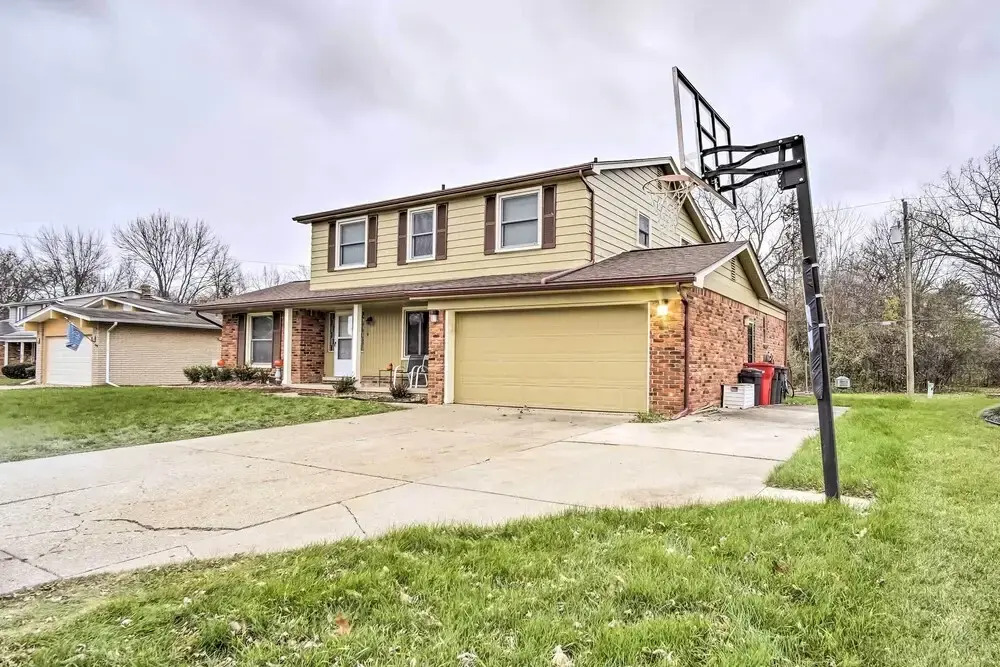 Suburban Detroit Home w/ Porch, Yard & Fire Pit!