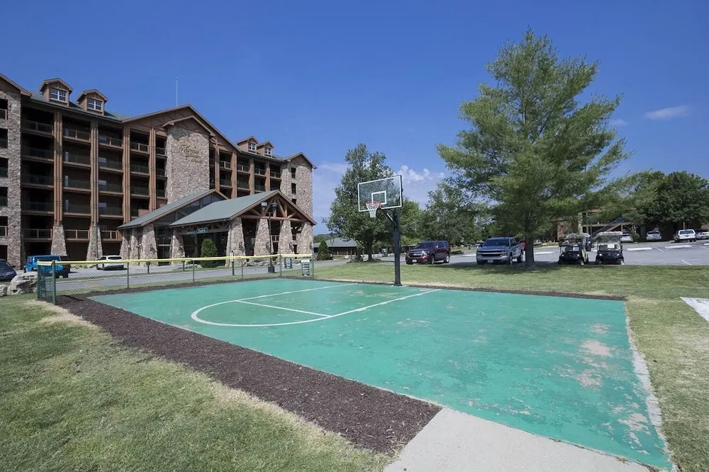 Ozarks Oasis 4 Bedroom Cabin by RedAwning