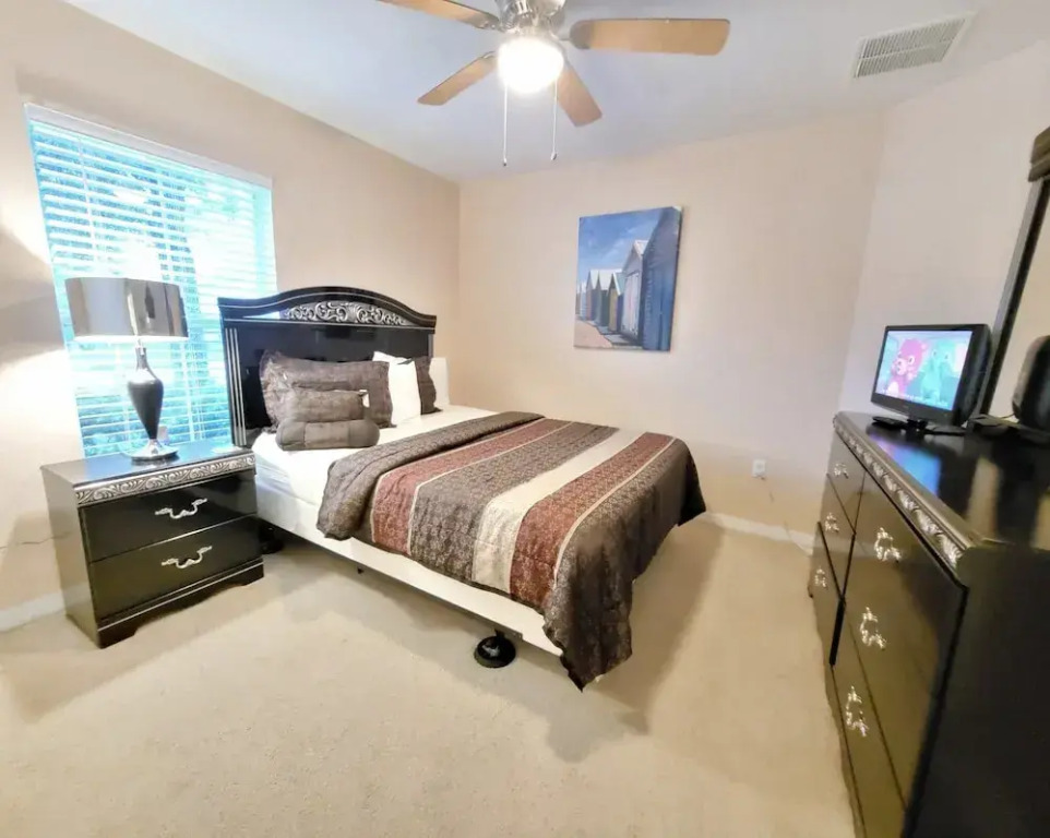 652 Rosselli Blvd 4 Bedrooms, 2 Bathrooms