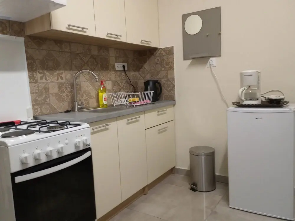 Astrihome - 2 Beautiful Small Apartments on top of Each Other Ideal for 5 Guests