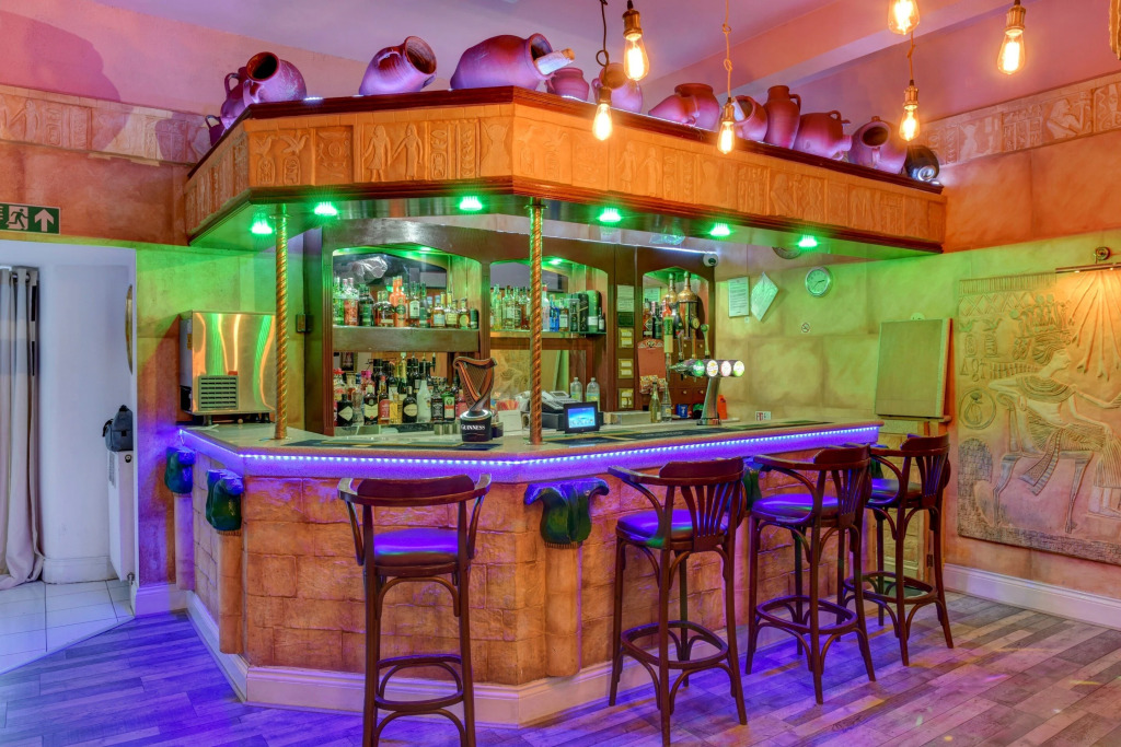Empire Hotel