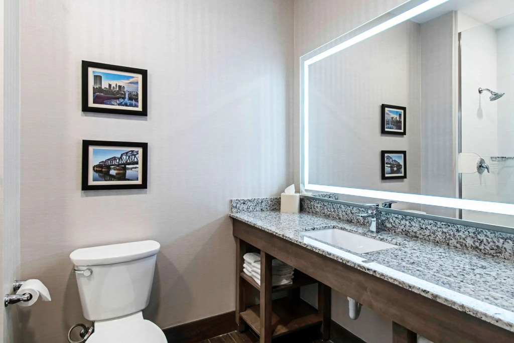 Comfort Suites Grove City - Columbus South